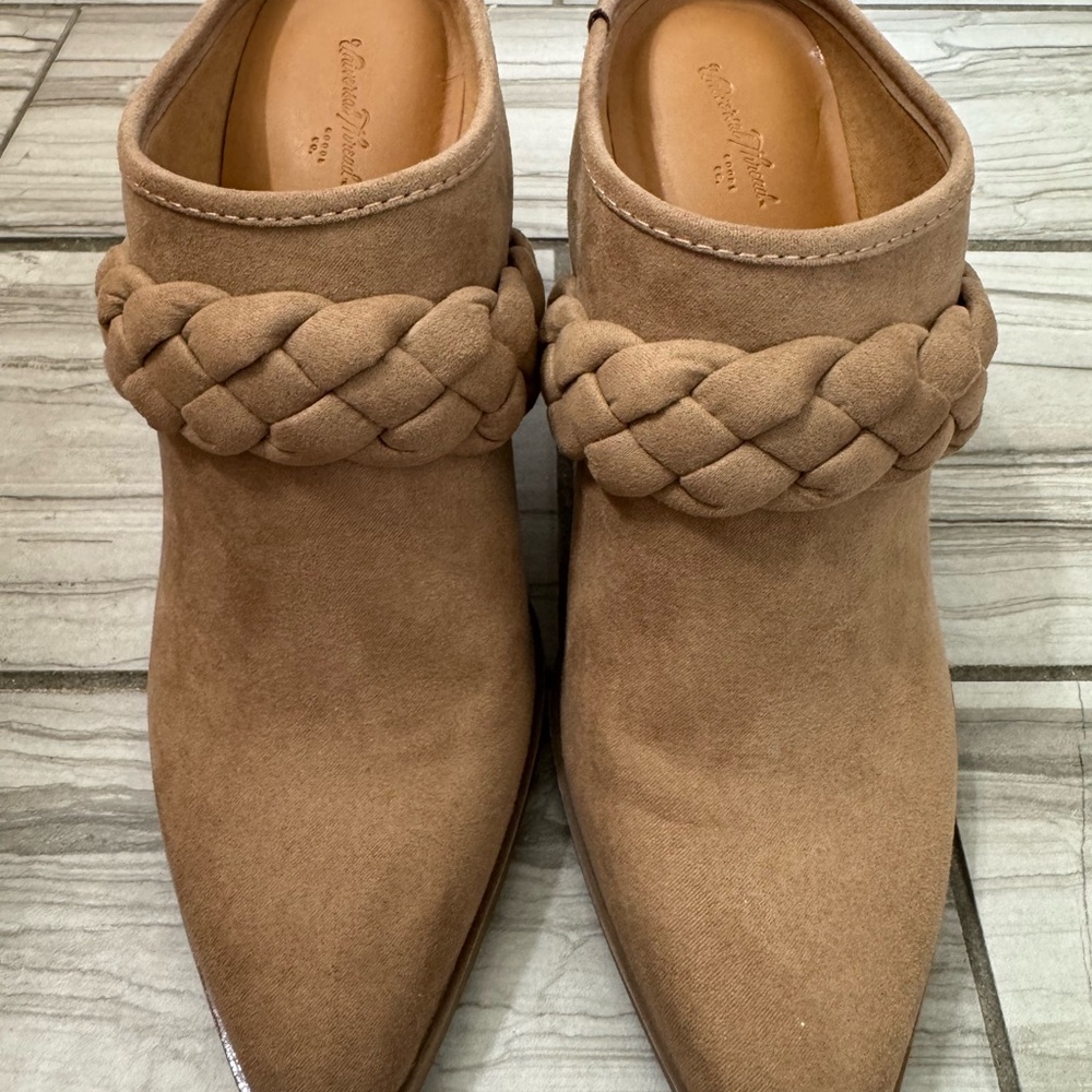 Universal Thread Brown Braided Mules
